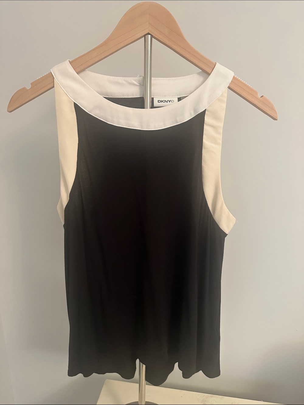DKNY Black and Cream Colorblock Sleeveless Tank